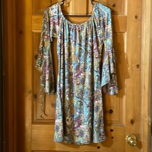 LIKE NEW Boho off shoulder or not Size Small paisley dress w beautiful sleeves